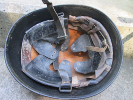 Dutch firehelmet 1945-1950, former dutch kolonial military helmet. KNIL helm Koninklijk nederlands Indisch Leger helm na de oorlog gebruikt door de brandweer, mooie variant op de Nederlandse leger staalhelm.