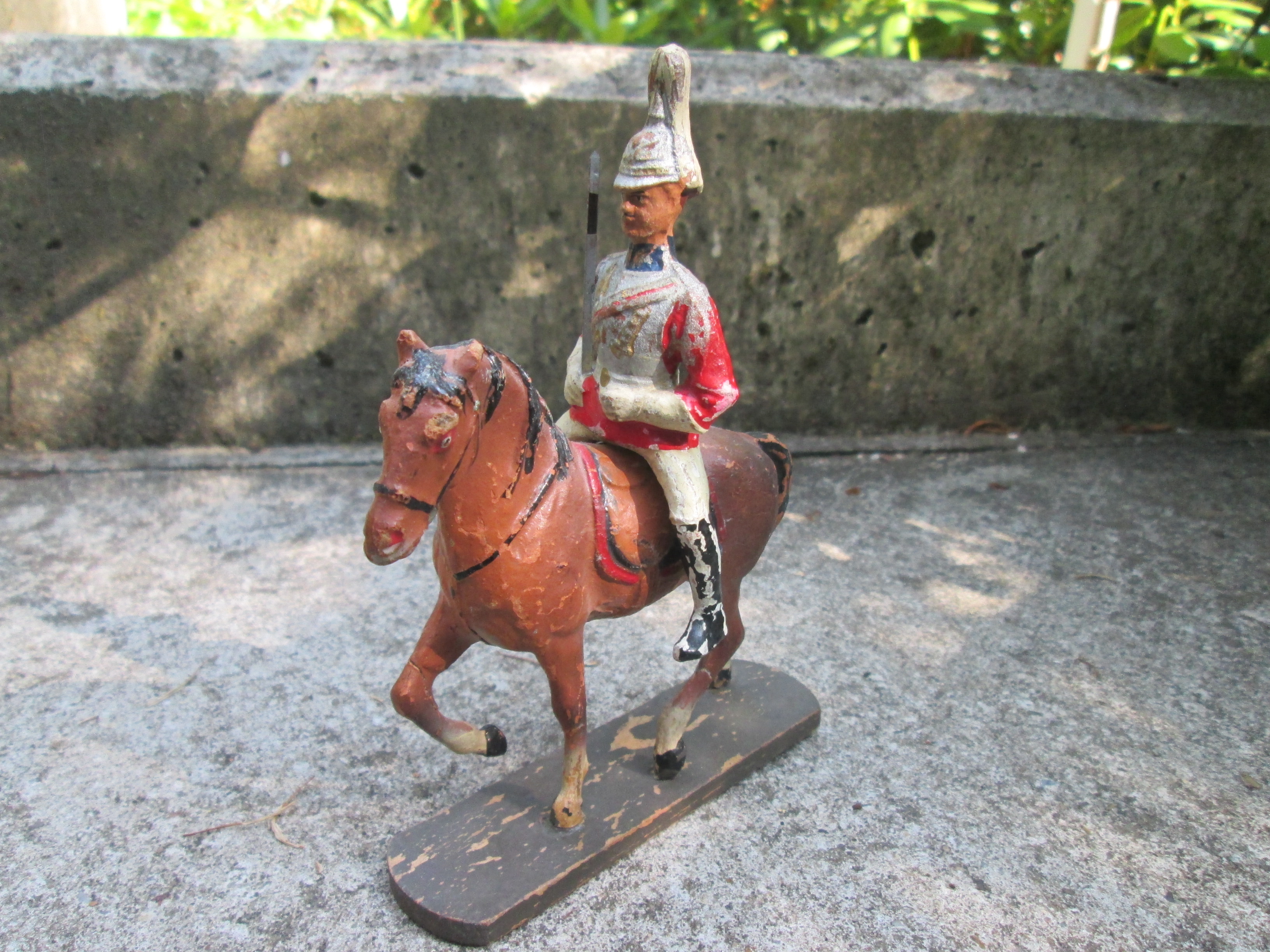 Toy soldier British life guards bigger size. Groter model Engelse Life-guard te paard.