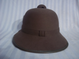 German 2nd pattern pith helmet with metal Wehrmacht decals. JHS- 1942. Duitse vilten tropenhelm 2e model deze kwam na de stoffen uitvoering, nauwlijks gedragen. bijna MINT conditie.