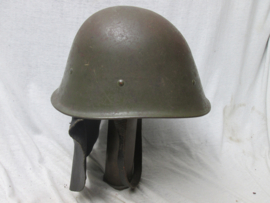 Dutch helmet used in the colonies. KNIL  Koninklijk Nederlands Indisch Leger. helm, maker MILSCO 1941 voor de inlandse soldaten, zonder leeuwembleem. nette staat helm welke nooit is overgeverfd, zoals bij vele wel gebeurde.