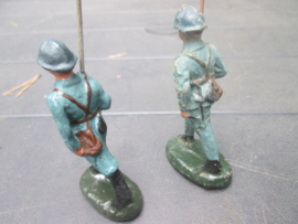2 unmarked soldiers, 2 ongemerkte soldaten.