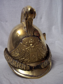 French fire helmet, Franse brandweerhelm. model 1855, gemodificeerd in 1872, geheel compleet, met binnenwerk en leren stukken, die zijn altijd weg of eruit Zeldzaam stuk. zo van de familie gekocht. TOP.