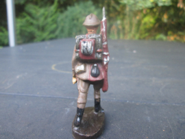 ELASTOLIN marching Belgium soldier, marcherende belgische soldaat.
