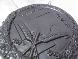 German ironcast plaque of the German Labour party. Duits gietijzeren plaquette  1934-1935 Nationalsozialistischer Arbeitsdienst Hövelhof/ Senne - Abteilung 6/204  diameter 20 cm.
