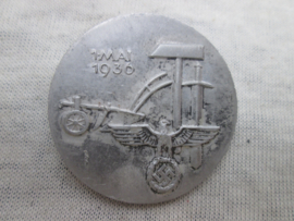 German tinnie, rally badge Duitse tinnie, Tag der Arbeit 1 mai 1936, met maker hersteller.