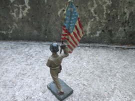 DURSO American soldier with flag Amerikaanse soldaat met vlag GI, jaren 50
