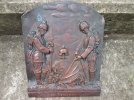 German memorial plaque. Duitse grafplaat van rood koper voor in een huis altaar ter herinnering aan de gesneuvelde. zeer nette plaat Dem Toten Helden ein Gebet. 25 bij 32 cm. leuke voorstelling TOP
