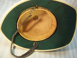 Pith helmet of the Malta Police, with silver chain badge and spike. hard to find. Tropen helm Malra Politie met zilveren ketting embleem en spits, en brief dat je hem mag hebben, zeer zeldzaam item, MG = Maltese Government.