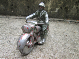 Quiralu aluminium motorcycle. soldaat op motor van aluminium Franse makelij