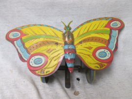 Tin toy butterfly. Blikken speelgoed vlinder, welke de vleugels beweegt als hij beweegt.