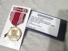 US medal in original box. Amerikaanse medaille Good Conduct Army, in originele uitgifte doos.