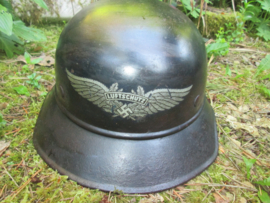 German civil defence helmet, gladiator. Duitse luchtbeschermingshelm. Reichsluftschutz, met decal. goede staat.