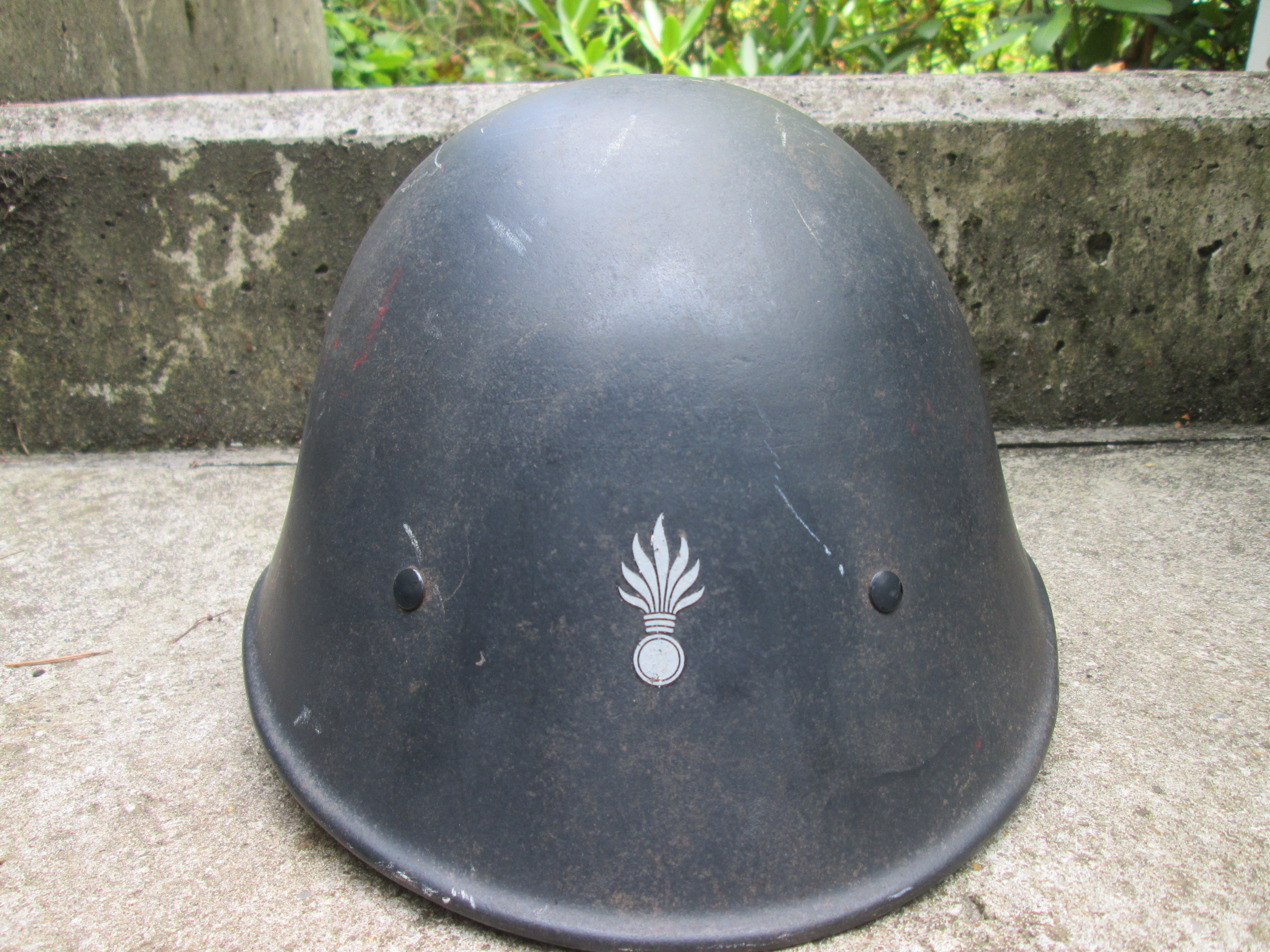 Dutch police helmet used in the fifties. Nederlandse helm m34 met Rijkspolitie decal, op naam stempel CM/1939 en van de Volharding in Amsterdam leerfabriek, bijna mint staat helm TOP stuk zo gemarkeerd.