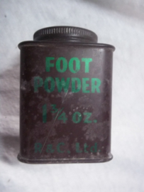 5 verschillende blikjes en navulbus met FOOT POWDER. 1940 leuke aparte set.