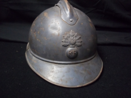 French helmet 1915 with infantry badge, and leather officers chinstrap. Franse helm M-15 met 1e model infanterie embleem en leren kinband  officiers model. mooie horizon blauwe kleur, Casque Adrianne.