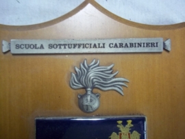 Remembrance plaque of the Italian police. Herinnerings tegel Italiaanse politie.
