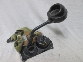 US- Army breast microphone, nice condition. Amerikaanse borst microfoon, compleet met draagstel.
