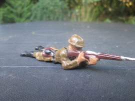 ELASTOLIN Belgium soldier shooting with gasmask. Belgische soldaat liggend schietend met gasmasker.