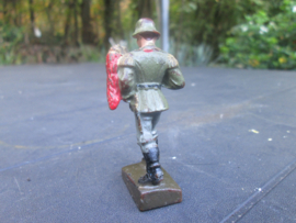 LINEOL German soldier with lyta, smaler size. Duitse soldaat met lyra kleiner model goede staat.