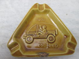 Liberation ashtray. Bevrijdings asbak, in verschillende kleuren waren die uitgevoerd. Hello  Mr. Jeep, Souvenir de libaration, made in 1945. kleine beschadiging.