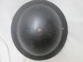 British steelhelmet Mk2, nicely marked and dated, mint condition. Engelse helm Mk2 1939 in een bijna mint staat zeer nette helm. zwart geverfd.