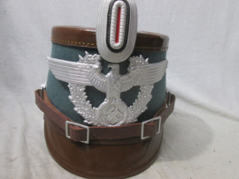 German police shako mint condition for enlisted and nco's. Duitse politie schako FELDGENDARMERIE in een perfekte staat grote maat met maker, zeer bijzonder stuk.