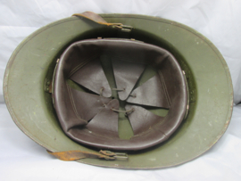 French helmet M-1926 with infantry badge. Franse helm met infanterie embleem. embleem is vernieuwd. casque Adrianne.