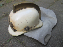 Dutch firehelmet of the City of Amsterdam, with solid brass frontbadge, hard to find helmet. Amsterdamse brandweerhelm Kraayer model met massief koperen embleem, zeldzame helm, moeilijk te vinden. mooi gedragen staat met brede leren kinband.