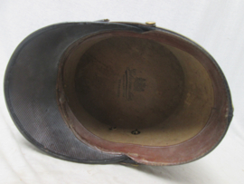 Dutch officers cap M-1895 very good condition. Nederlands kepie model 1895 in een zeer nette staat, met kurk aan de binnenkant zeer apart Maker gebr. van Leer uit Utrecht.