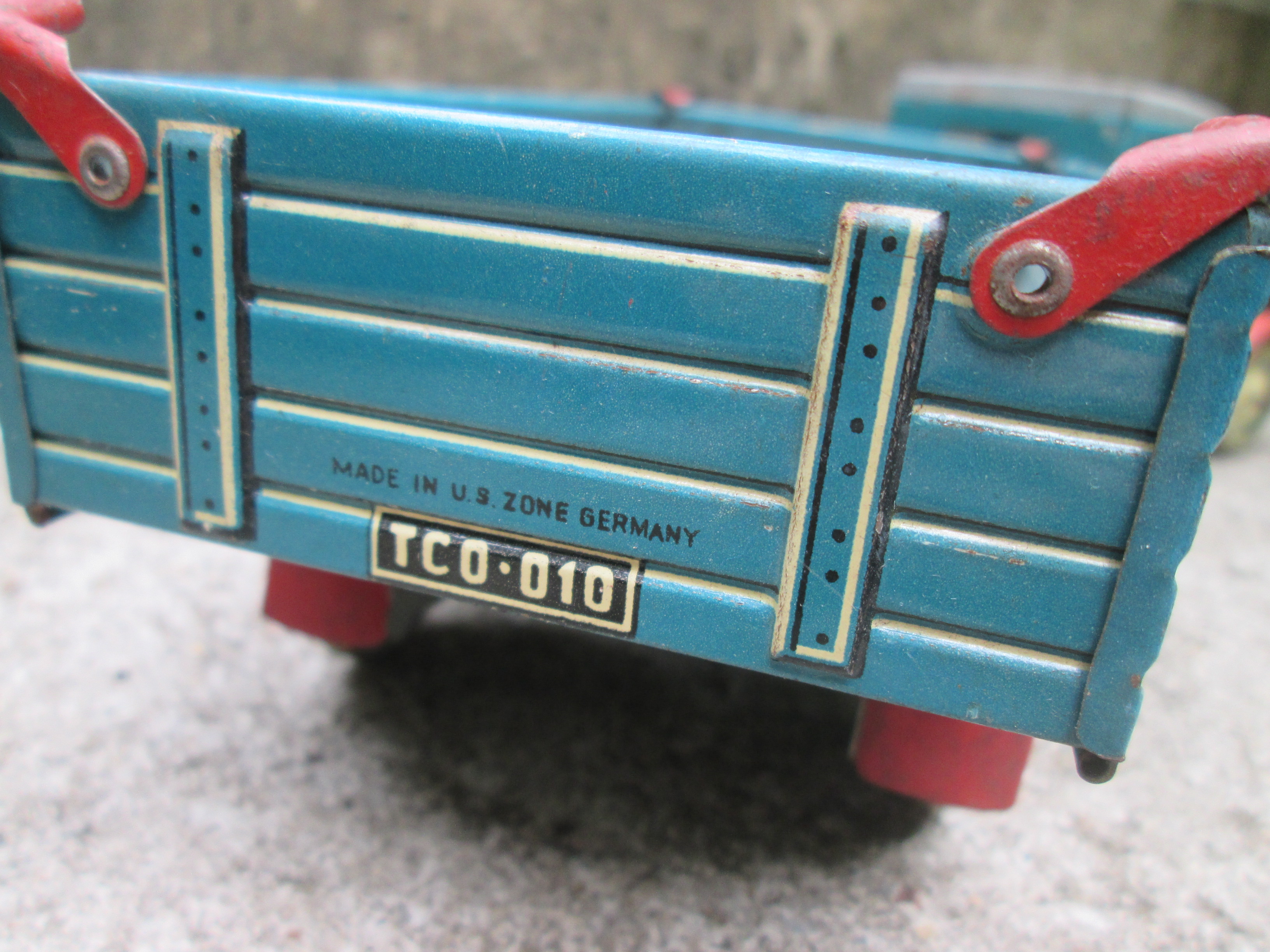 German tin toy TIPPCO. Blikken speelgoed vrachtwagen Tippco made in Western  Germany, jaren 40/50 in een perfecte werkende staat