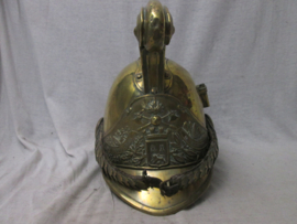 French officers fire helmet from the city of Bayeux.  Franse officiers helm van de brandweer uit Bayeux model 1855 in een nette staat, zonder binnenwerk. mooie frontplaat van het departement bayeux.