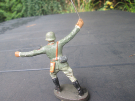 ELASTOLIN German officer with sword, Duitse officier met sabel.