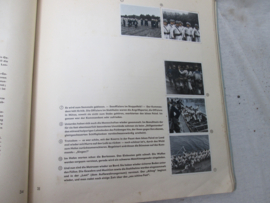 Duits sigaretten plaatjes album over de REICHSMARINE, geheel compleet, met veel Marine informatie.