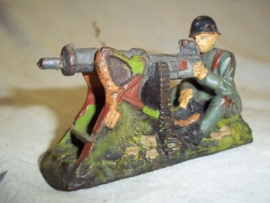 Dutch toy soldier elastolin behind MG Machine Gun.Nederlands elastolin soldaatje achter Machine geweer top staat