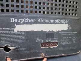 German radio,Duitse radio, de Kleinempfänger, Volksempfänger, bakeliet in goede staat, met achterplaat en 1 rijksadelaar, geen stekker. zeer decoratief item.