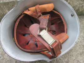 Swedish fire brigade helmet 1960/1970 with winter innerliner. Zweedse brandweerhelm met leren binnenwerk koud weer. apart stuk, worden moeilijk om te vinden.