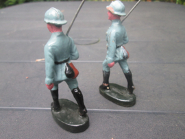 GJ .2 French marching soldiers, 2 marcherende Franse soldaten.