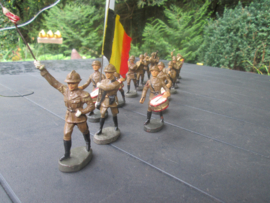 ELASTOLIN Belgium drumband 18 soldiers with officer and flag bearer. 18 koppige drumband Belgisch leger zeer bijzonder in goede staat