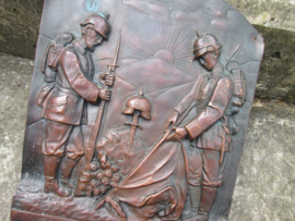 German memorial plaque. Duitse grafplaat van rood koper voor in een huis altaar ter herinnering aan de gesneuvelde. zeer nette plaat Dem Toten Helden ein Gebet. 25 bij 32 cm. leuke voorstelling TOP