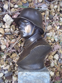 Nice statue German Soldier bronze. Bronzen Buste Weimar soldaat zware kwaliteit.