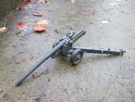 Unknown gun played kanon onbekend zit los bespeeld.