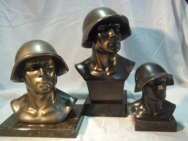 Statue of a Swiss soldier with helmet 1940, signed. . Buste van een Zwitserse soldaat  14 cm.