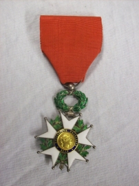 French medal Légion D´honneur chevallier, with a golden centre, enamel perfect, Frankrijk. Legion d'Honneur met gouden middenstuk. onbeschadigd. TOP staat.