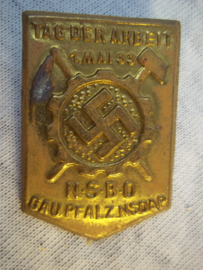 German tinnie rally badge. Duitse tinnie NSBO, Tag der Arbeit 1. mai 1933 Gau Pfalz- NSDAP.