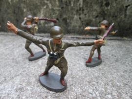 ELASTOLIN 3 American soldiers in battle. 3 Amerikaanse soldaten vechtend mint jaren 50.