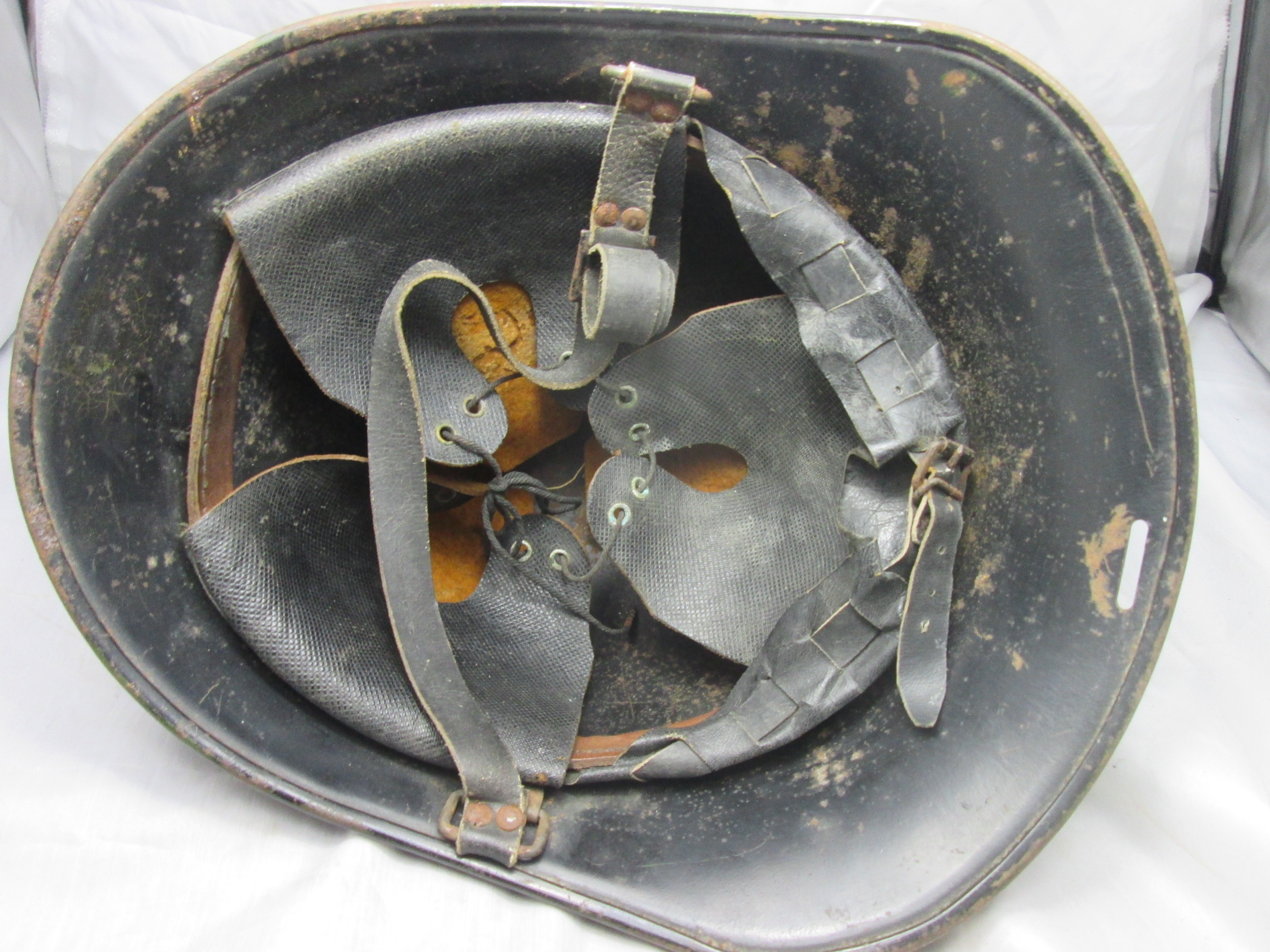 Dutch calaboration helmet of the police. Nederlandse staalhelm model 1934 met dubbel decal van de Schalkhaar politie, helm CM 1940 gestempeld zeer nette staat ZELDZAAM stuk.