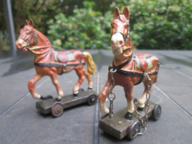 LINEOL Farm horses werk paarden 2 stuks vormt samen 1 gespan.