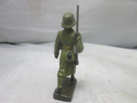 LINEOL German marching soldier in trench coat. Duitse soldaat in overjas mooi figuur.