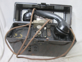 German feldfernsprecher fieldtelephone F-33. Duitse veldtelefoon, geheel compleet.