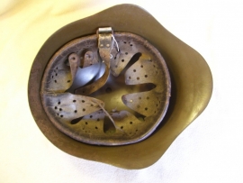 Russian helmet M36, Russische helm Model 1936, met het kleine kammetje. gedragen tijdens de Spaanse burgeroorlog 1936.